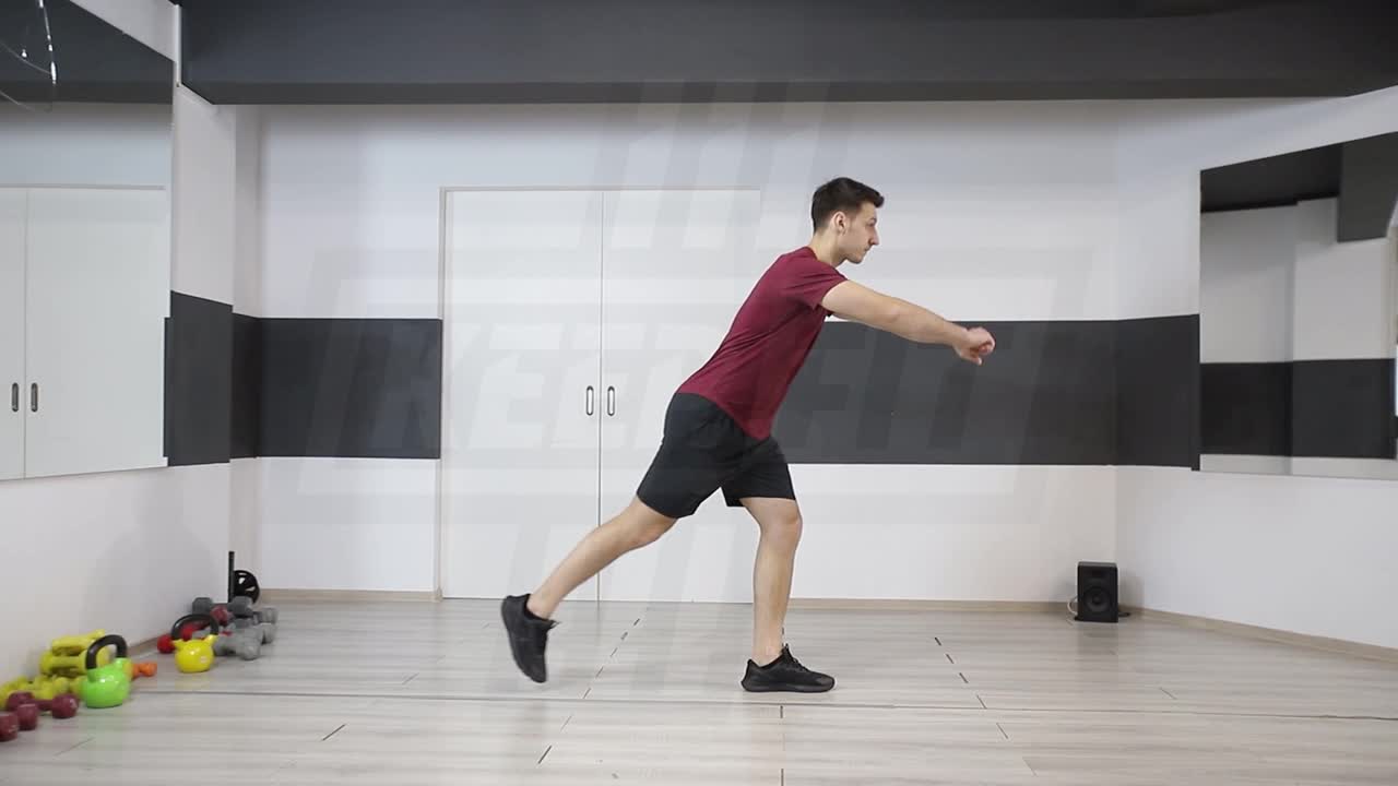 Reverse Lunge With Reach Back