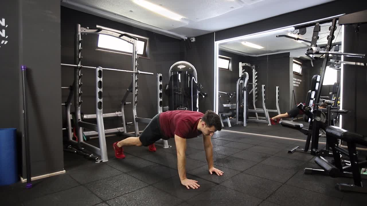 Straight-Arm Plank And Raise