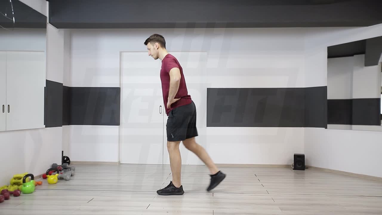 Reverse Lunge With Twist And Overhead Reach