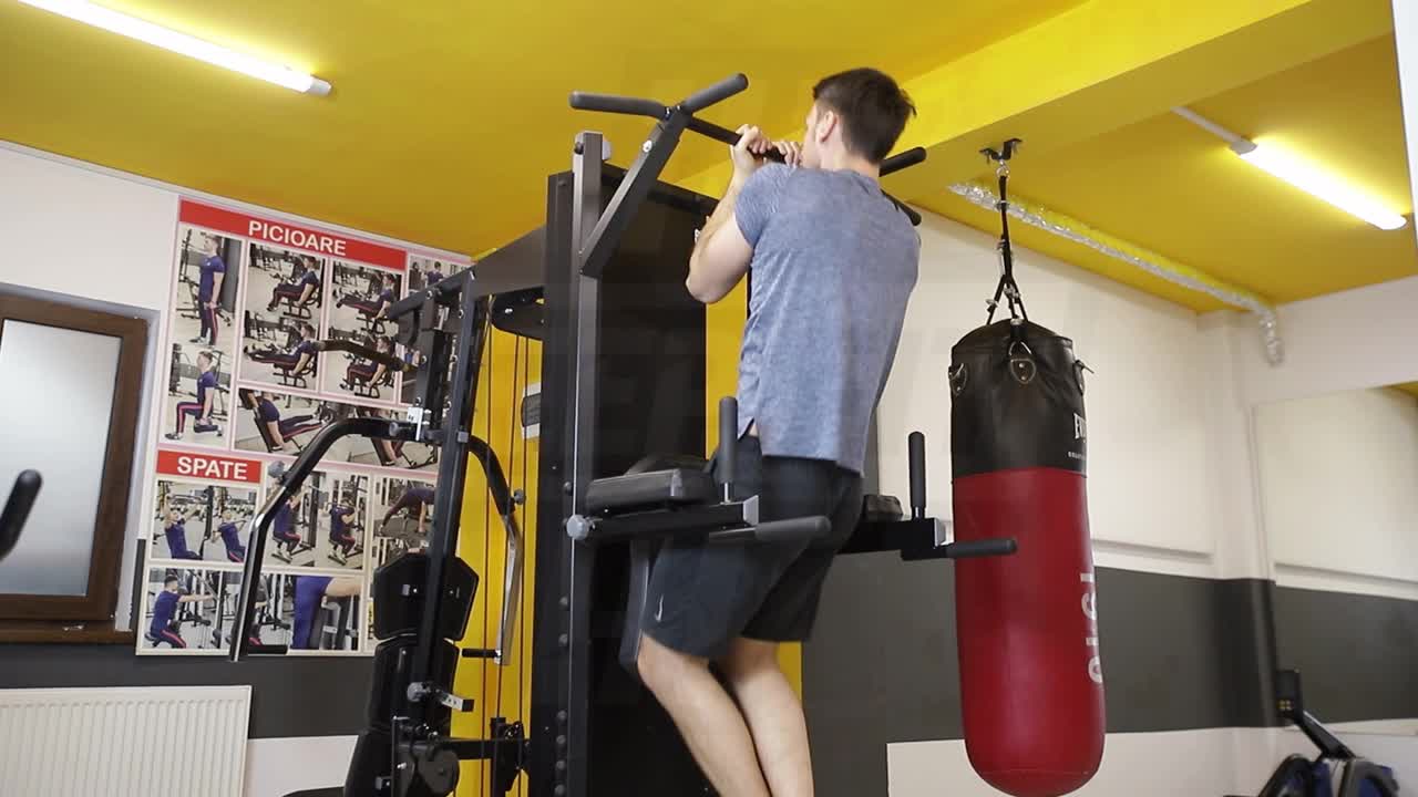 Close-Grip Chinup