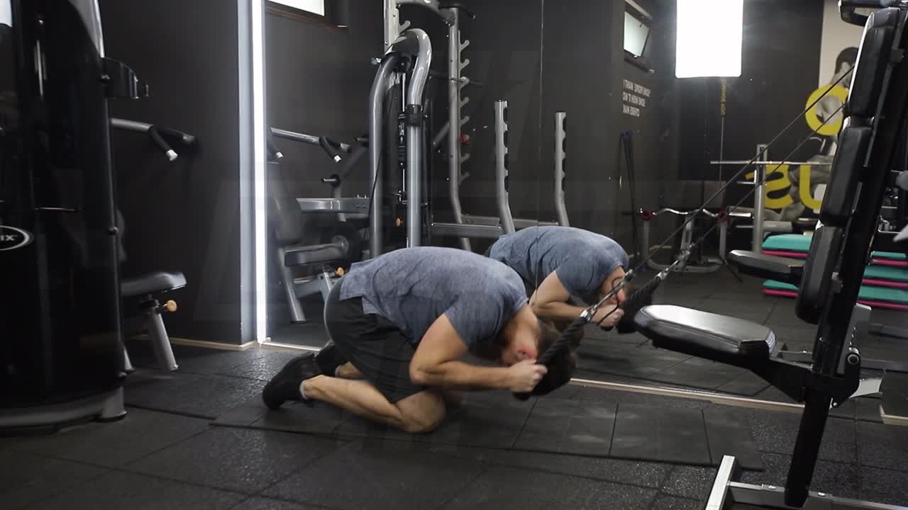 Kneeling Cable Crunch