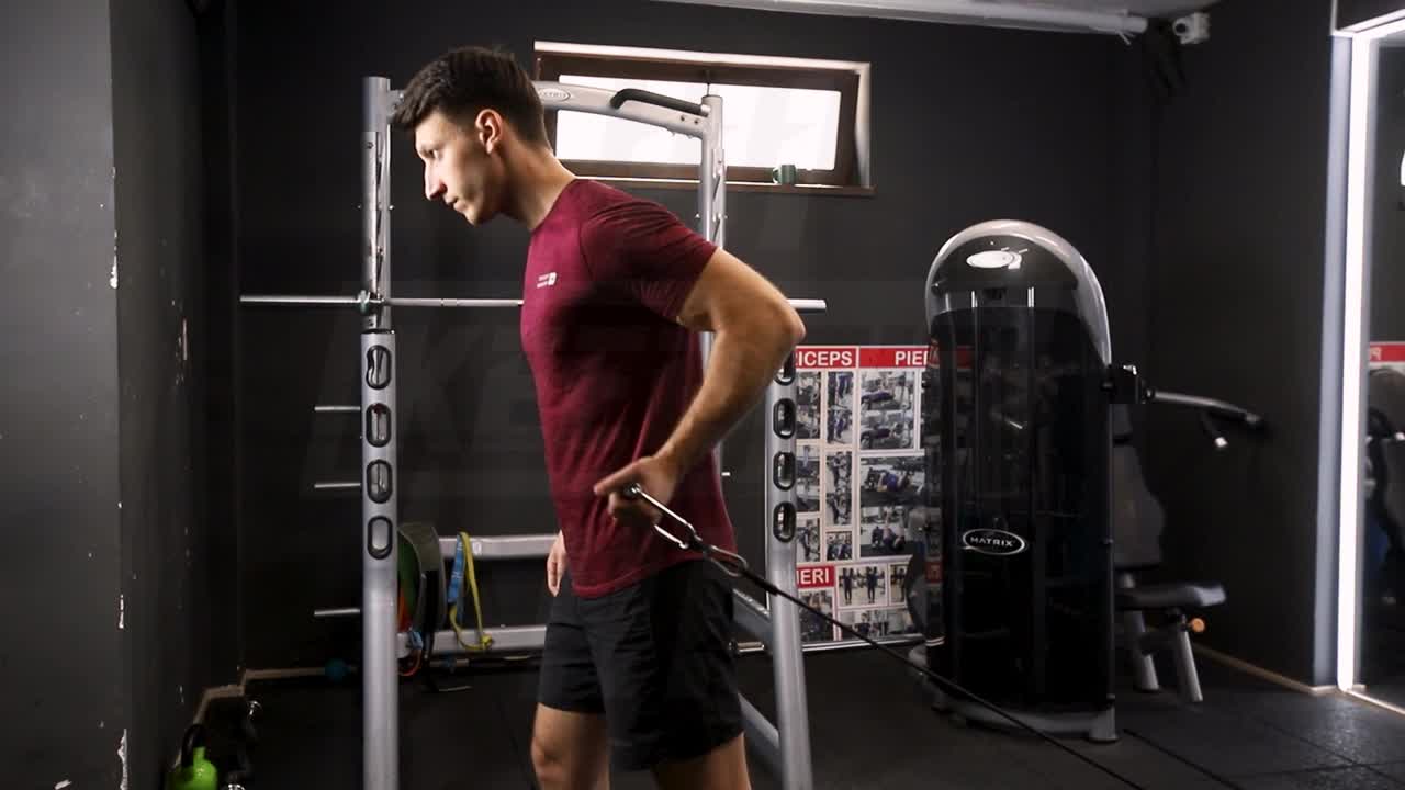 Behind-The-Back One-Arm Cable Curl