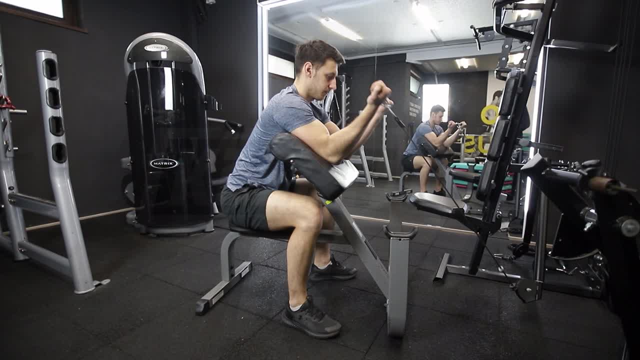 Preacher Curl With Cable