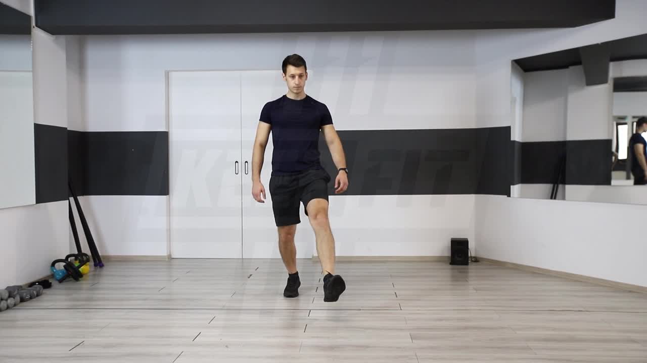 Elbow-To-Foot Lunge