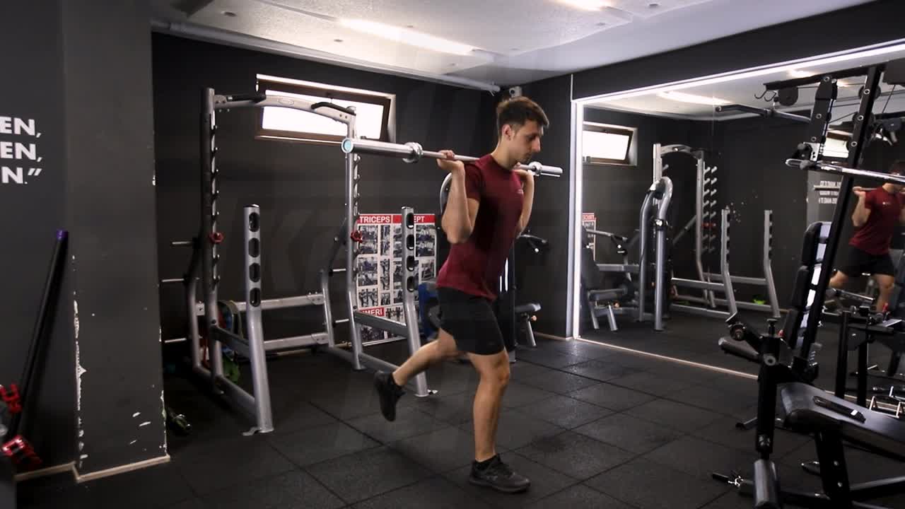 Barbell Reverse Lunge
