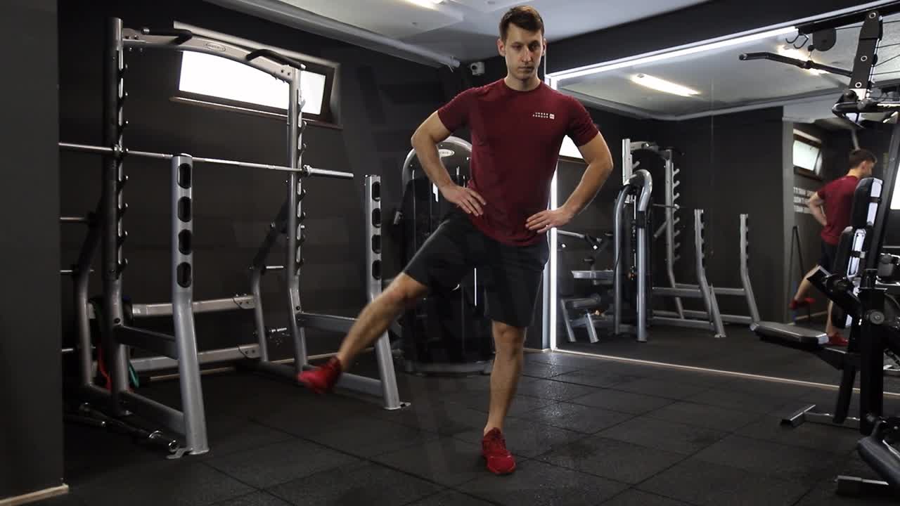 Standing EZ-Bar Biceps Curl