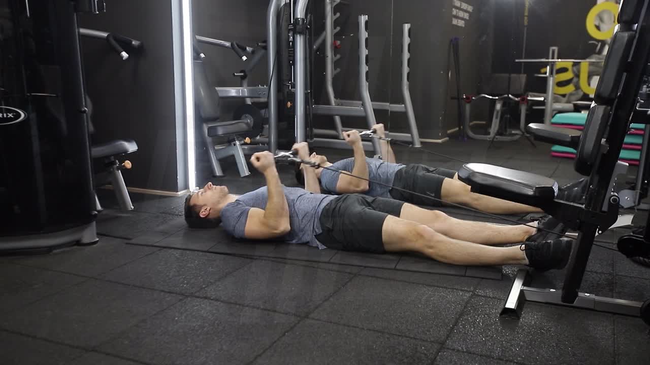 Lying Concentration Cable Curl