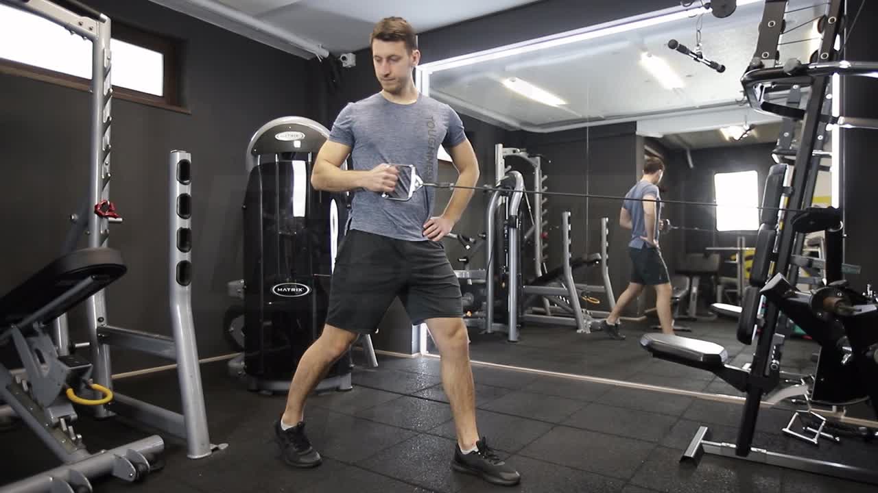 Single-Arm Cable Row And Rotation