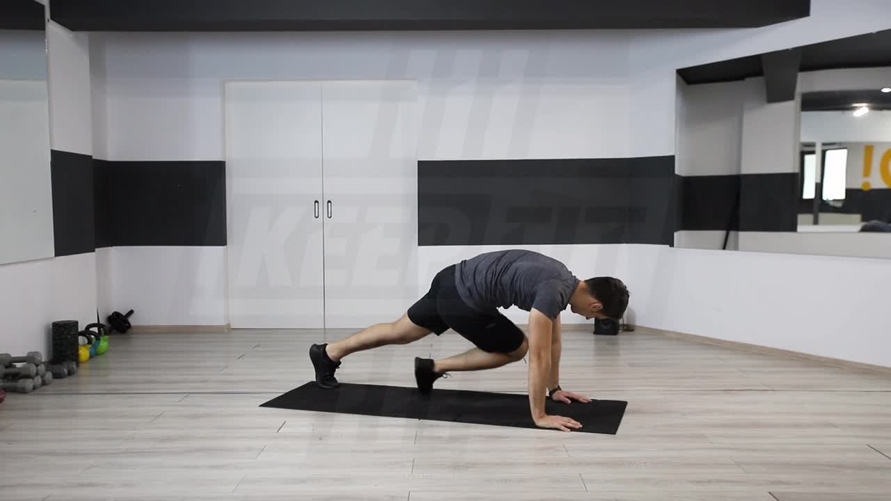 Full Plank Passe Twist