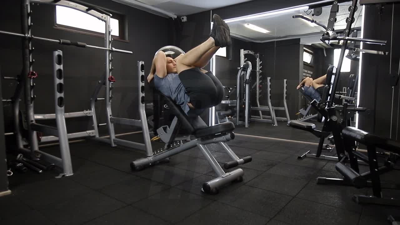 Incline Reverse Crunch