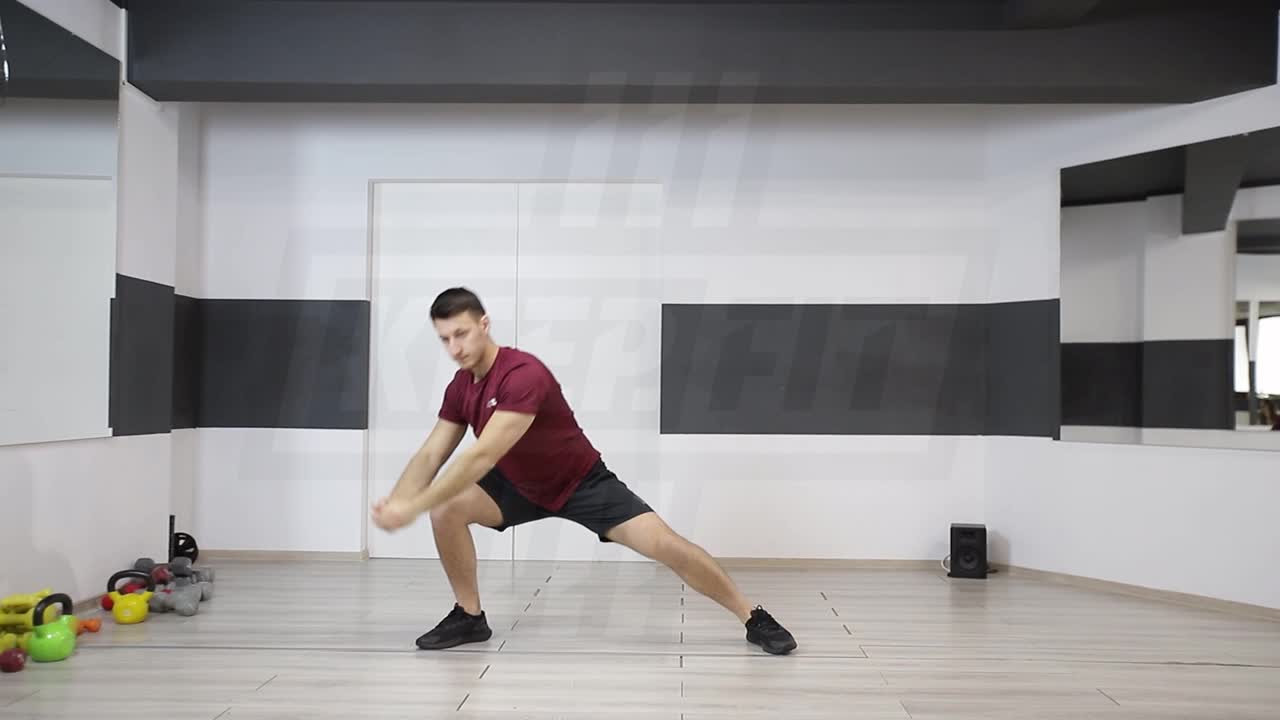 Side-To-Side Lunge Chops