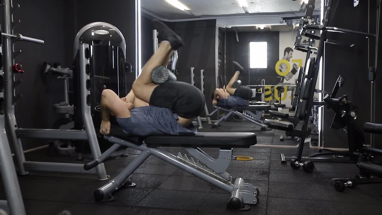 Foam Roller Reverse Crunch On Bench